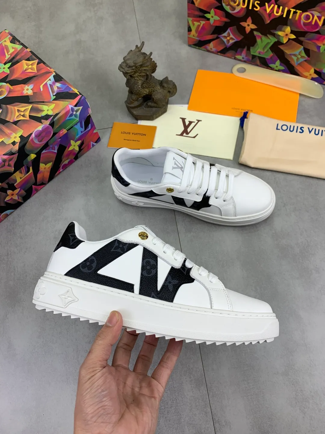 Men's men's shoes P520💰【New style】🆘High quality cowhide【Louis Vuitton】LV official website's latest model🎁casual and fashionable men's shoes👟hot style💥simple and elegant style, exclusive for trendy men. Unique official website's latest brand elements👑original decoration, fashionable and generous, the fabric is made of original denim➕comfortable and breathable mesh lining➕cow leather feet ✅The official website specifies wear-resistant casual outsole, the classic model is taken in real life🎬Color: 4️⃣colors available😍Number of codes: 38-44 Full set of packaging
